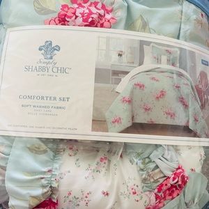 Simply Shabby Chic twin comforter set BNIB